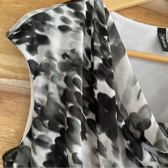 Relativity mock wrap abstract print drape neck petite sleeveless blouse size PXL - Picture 6 of 11